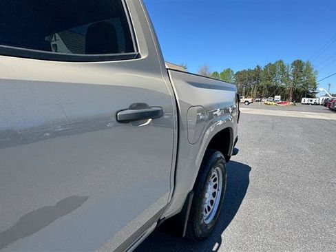 Used 2024 Chevrolet Colorado W/T image 13