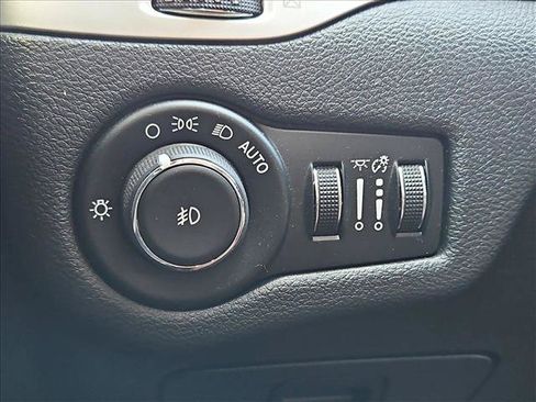Used 2016 Jeep Cherokee Latitude w/ Safety/Convenience Group FWD image 17
