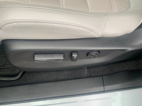 Used 2019 Honda CR-V Touring image 12