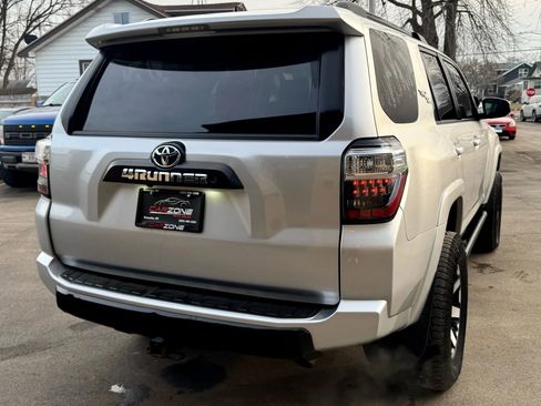 Used 2019 Toyota 4Runner TRD Off-Road AWD/4WD image 5