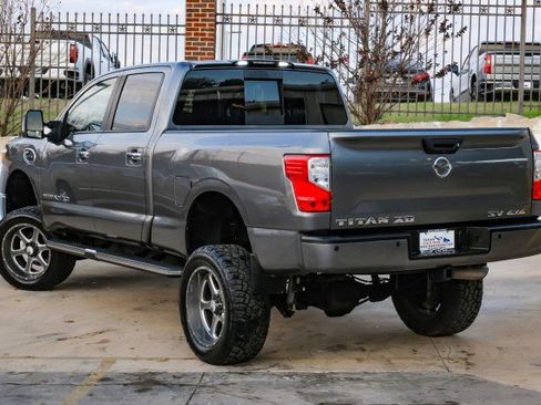Used 2017 Nissan Titan SV image 6