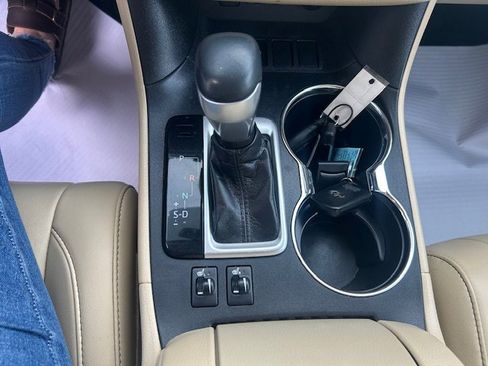 Used 2019 Toyota Highlander XLE image 19