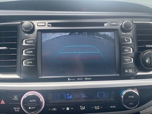 Used 2017 Toyota Highlander SE w/ Carpet Mat Package AWD/4WD image 20