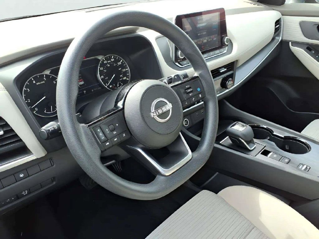 Used 2023 Nissan Rogue SV FWD image 16