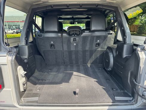 Used 2022 Jeep Wrangler Unlimited Rubicon w/ LED Lighting Group AWD/4WD image 16