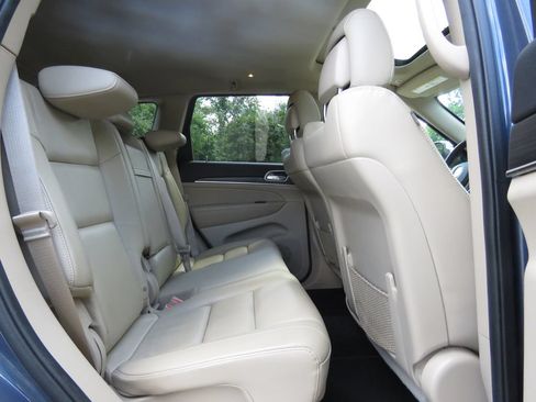 Used 2021 Jeep Grand Cherokee Limited AWD/4WD image 16