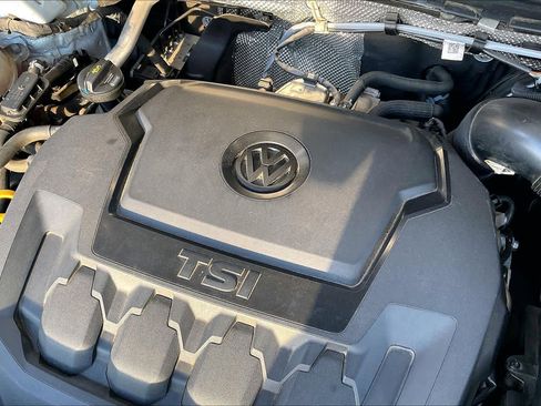 Used 2019 Volkswagen Tiguan SEL Premium w/ 3rd Row Seat Package image 32