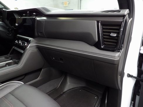 Used 2025 GMC Sierra 2500 AT4X image 37