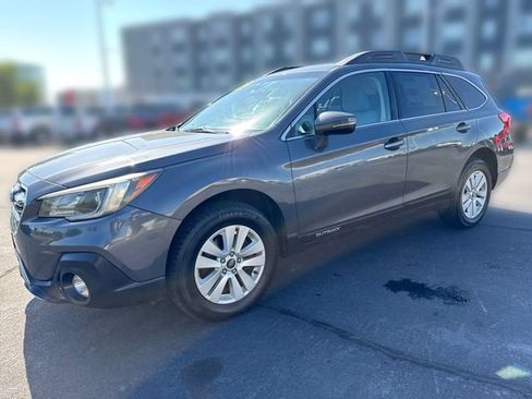 Used 2019 Subaru Outback 2.5i Premium AWD/4WD image 1