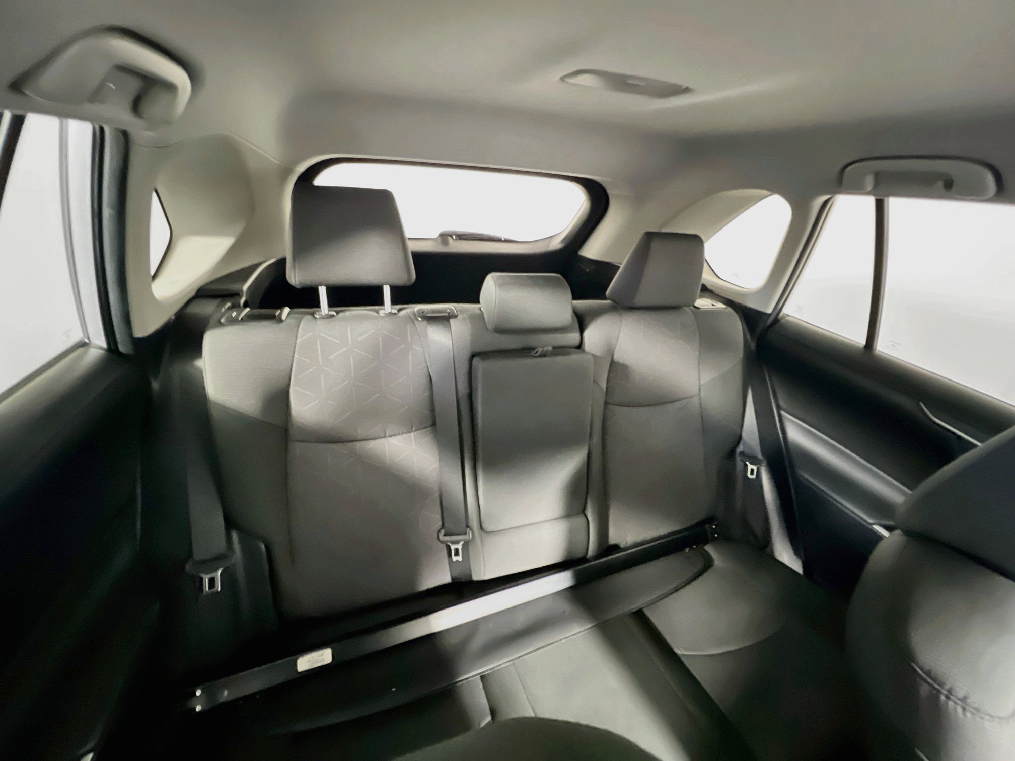 Used 2024 Toyota RAV4 XLE FWD image 30
