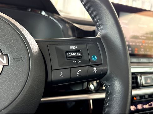 Used 2025 Nissan Pathfinder SV w/ SV Premium Package image 17