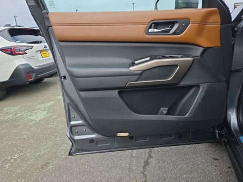 Used 2022 Nissan Pathfinder Platinum w/ Cargo Package image 16