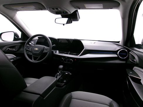 Certified 2024 Chevrolet Trax LT w/ Sunroof Package image 3