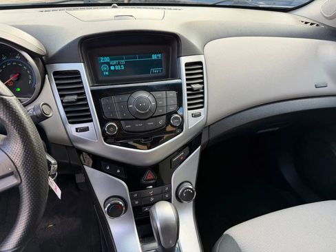 Used 2011 Chevrolet Cruze LS image 26