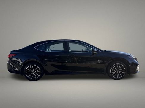 Used 2025 Toyota Camry XLE image 6