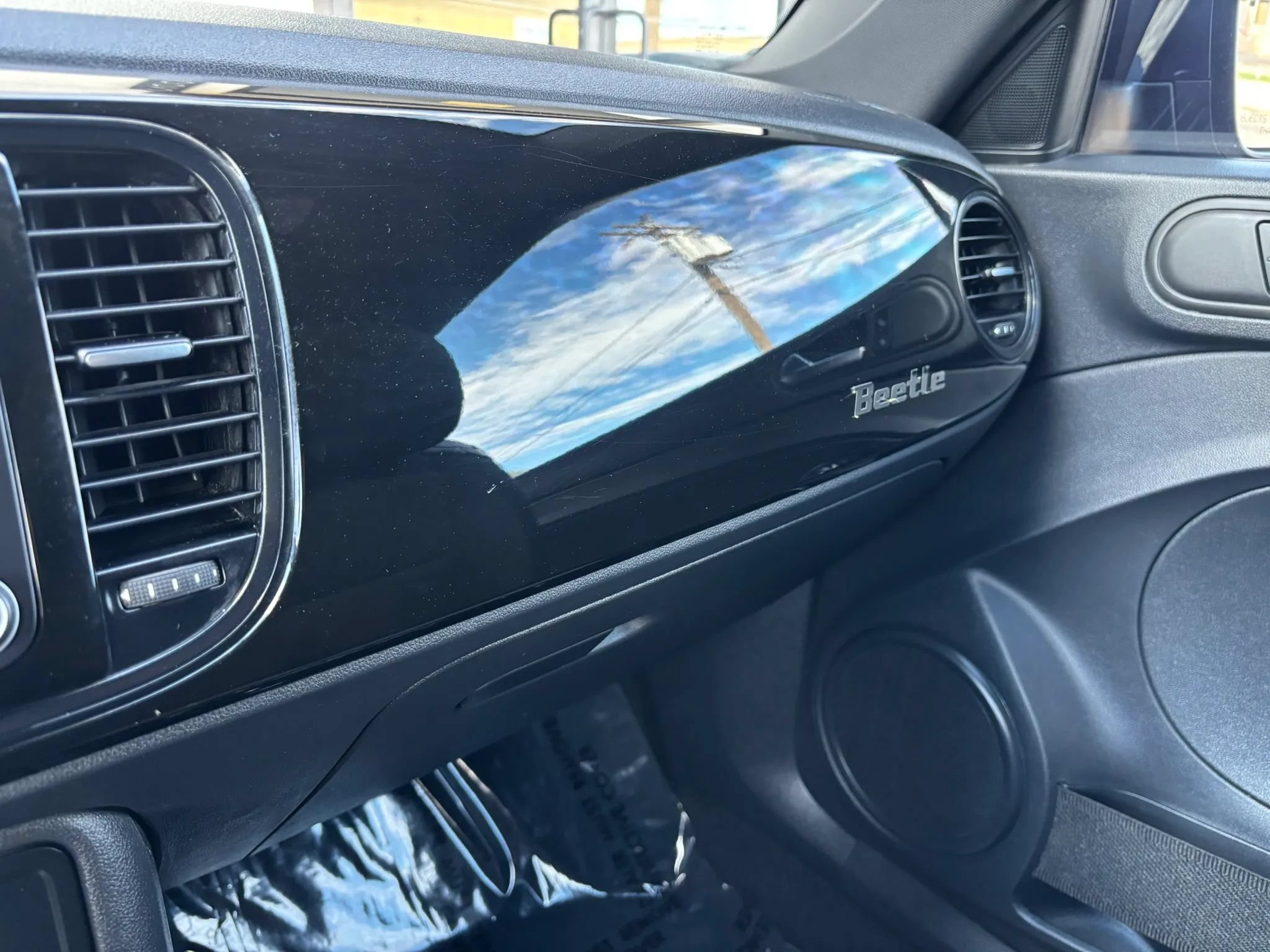 Used 2018 Volkswagen Beetle 2.0T S FWD image 39