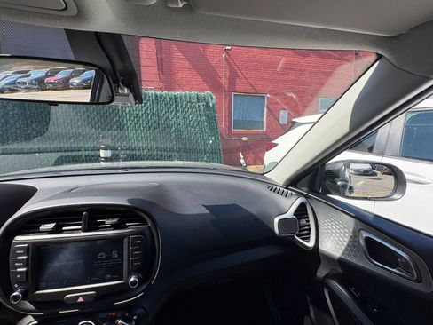 Used 2025 Kia Soul LX w/ LX Technology Package image 48