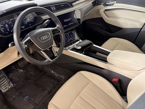 Used 2024 Audi Q8 e-tron Premium Plus w/ Premium Plus Package AWD/4WD image 9