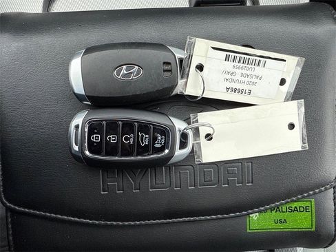 Used 2020 Hyundai Palisade SEL w/ Premium Package image 3