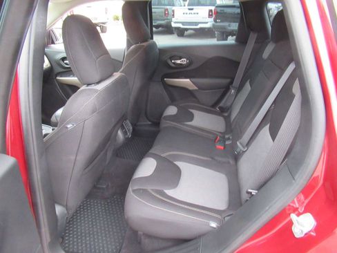 Used 2017 Jeep Cherokee Sport w/ Cold Weather Group image 38