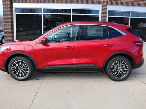 Used 2024 Ford Escape SE image 3