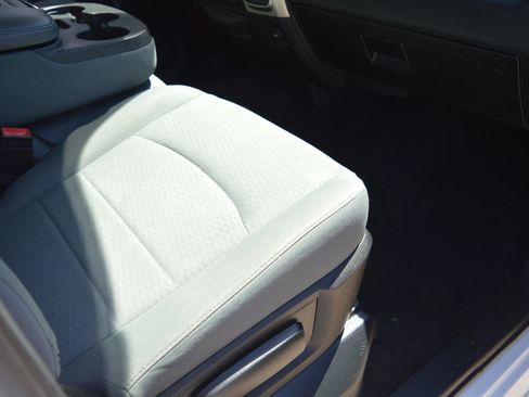 Used 2020 RAM 1500 Classic SLT RWD image 17