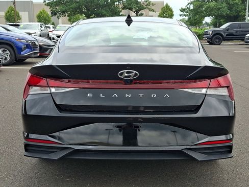 Certified 2023 Hyundai Elantra SEL FWD image 5