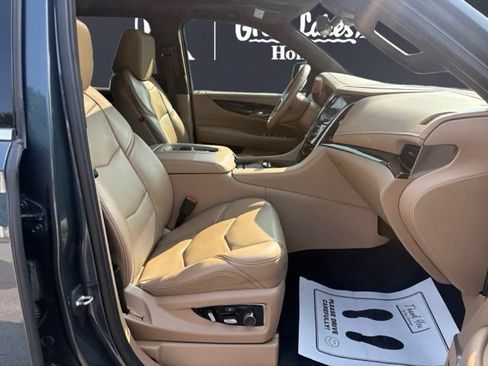 Used 2019 Cadillac Escalade Platinum AWD/4WD image 15