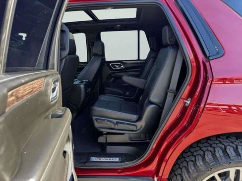 Used 2023 Chevrolet Tahoe Z71 w/ Luxury Package AWD/4WD image 34