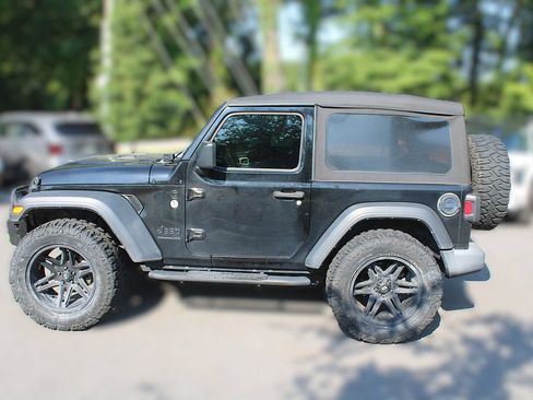 Used 2021 Jeep Wrangler Sport AWD/4WD image 5