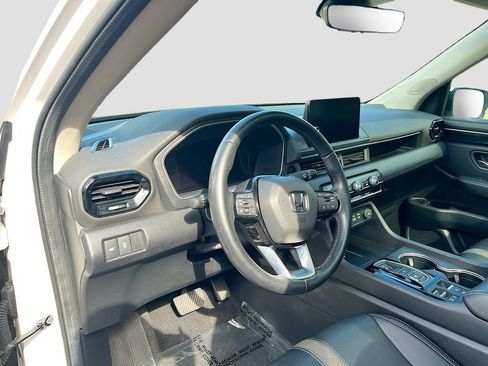 Used 2024 Honda Pilot Touring image 9
