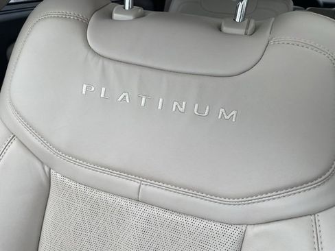 Used 2020 Ford Explorer Platinum w/ Premium Technology Package image 4