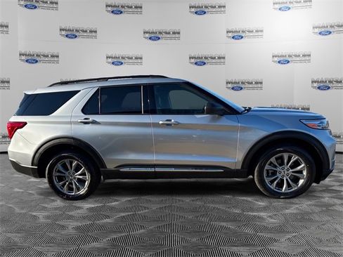 Used 2022 Ford Explorer XLT w/ Equipment Group 202A image 6