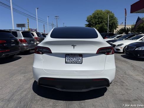 Used 2022 Tesla Model Y Long Range AWD/4WD image 5