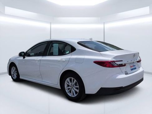 Used 2025 Toyota Camry LE FWD image 5