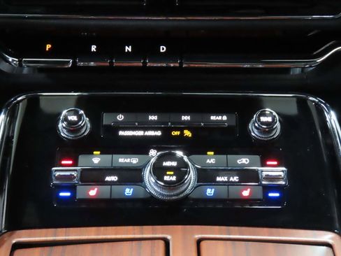 Used 2023 Lincoln Navigator Reserve image 12