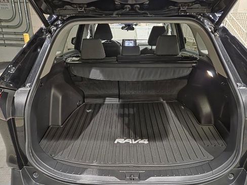 Used 2022 Toyota RAV4 XLE image 12