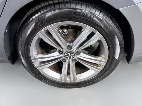Used 2023 Volkswagen Jetta SE w/ Panoramic Sunroof Package FWD image 30