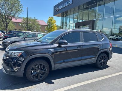 Used 2022 Volkswagen Taos SE w/ Panoramic Sunroof Package