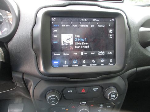 Used 2018 Jeep Renegade Trailhawk w/ UConnect 8.4 Nav Group AWD/4WD image 8