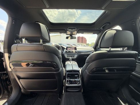 Used 2022 BMW 750i xDrive w/ M Sport Package AWD/4WD image 24