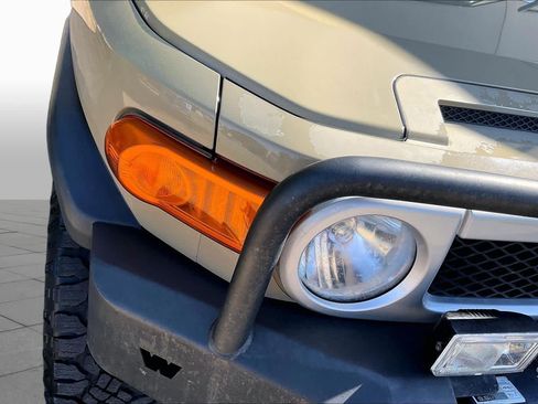 Used 2011 Toyota FJ Cruiser 4WD w/ Upgrade Pkg image 27