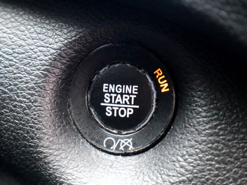 Used 2019 Jeep Cherokee Trailhawk image 66