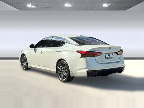 Used 2023 Nissan Altima 2.0 SR FWD image 3