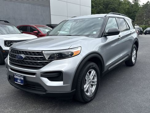 Used 2023 Ford Explorer XLT AWD/4WD image 6