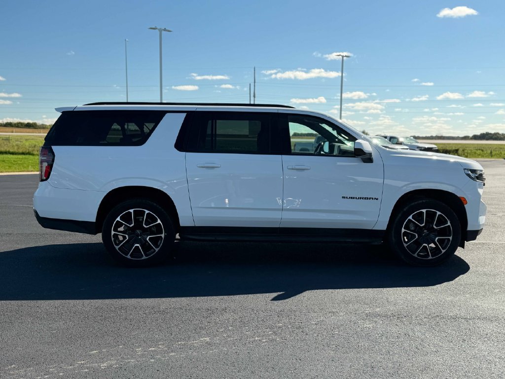 Used 2023 Chevrolet Suburban RST AWD/4WD image 6