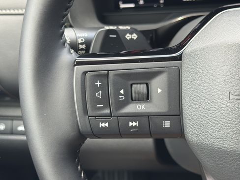 Used 2026 Nissan Pathfinder SL w/ SL Premium Package FWD image 16