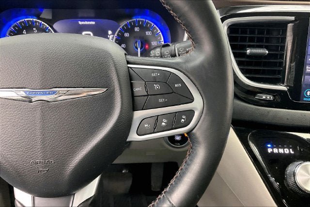 Used 2019 Chrysler Pacifica Touring-L Plus w/ Advanced Safetytec Group FWD image 23