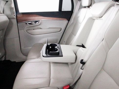 Certified 2022 Volvo XC90 T6 Momentum w/ Advanced Package image 26