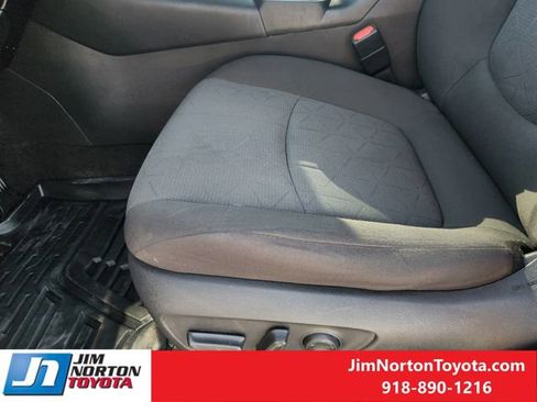 Used 2022 Toyota RAV4 XLE image 25